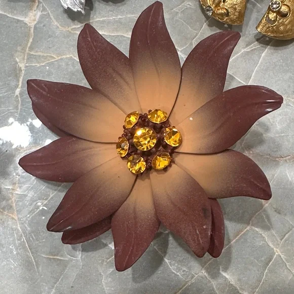 Set of 4 Vintage brooches - Picture 5 of 5